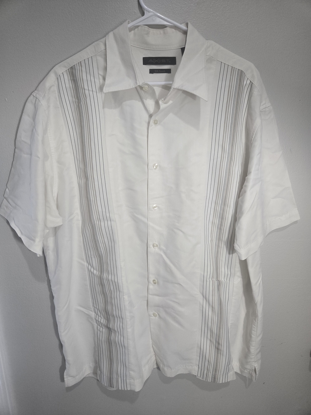 AXIST White Short-Sleeve Button-Up Shirt with Pinstripe Detail. 2x